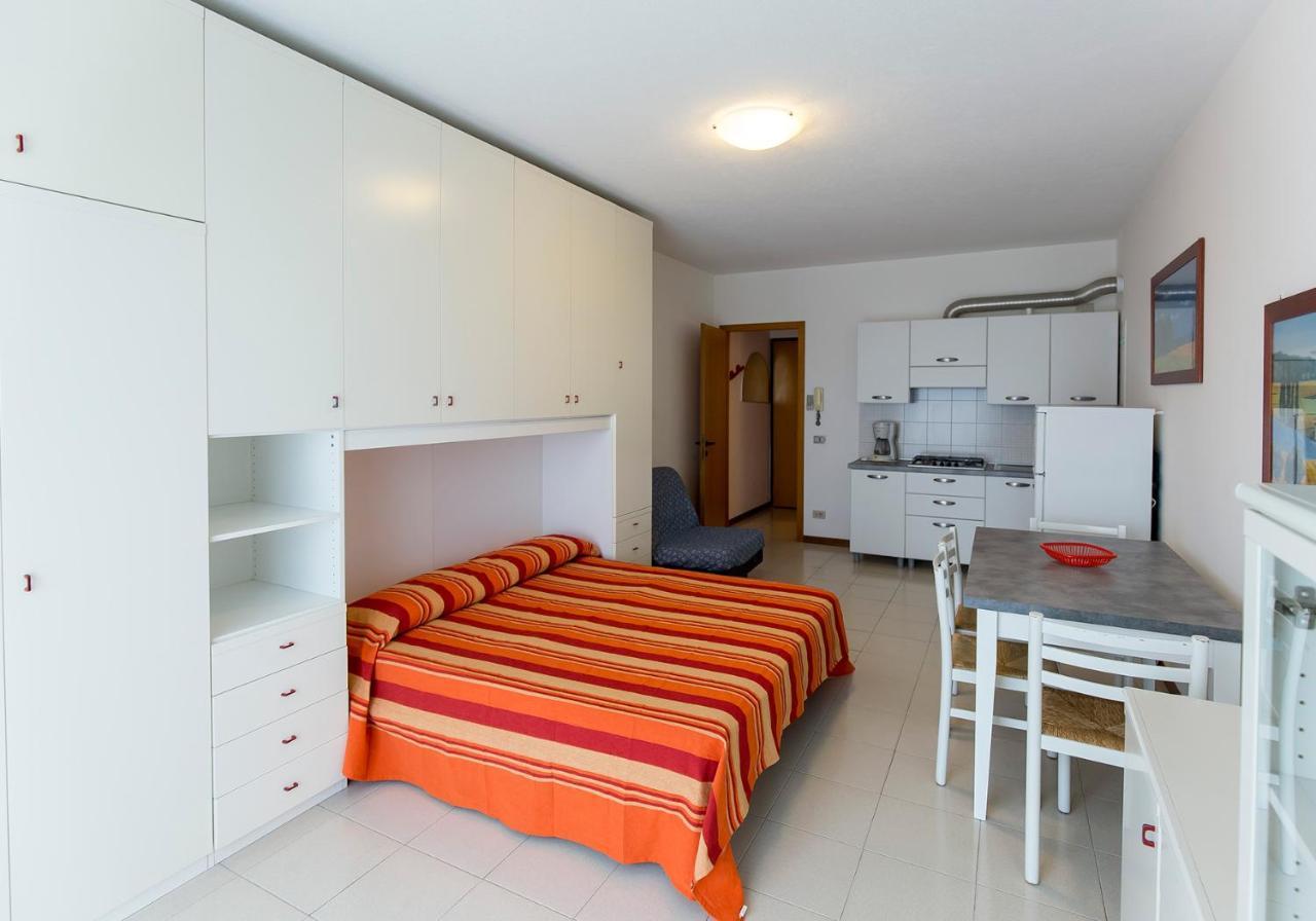 شقة كاوْرلي  في Apartament With Swimming Pool المظهر الخارجي الصورة